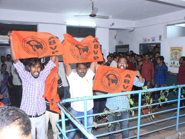భగ్గుమన్న విద్యార్థి సంఘాలు