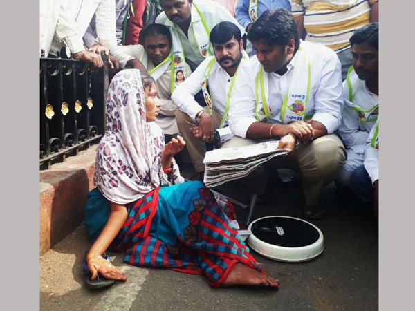 ఇవాంకా రాకతో యాచకుల తరలింపు..
