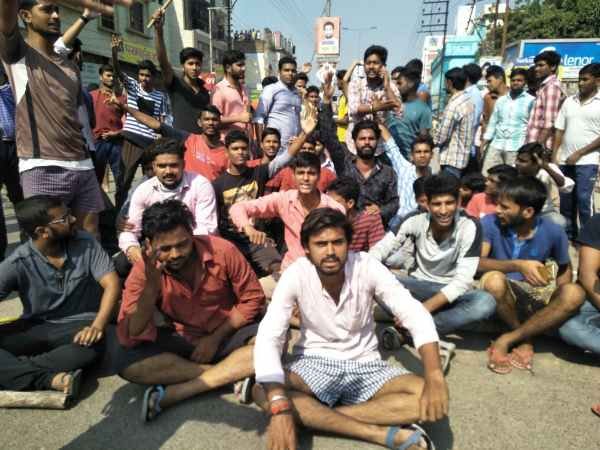 చివరి నిమిషంలో టిక్కెట్ రాకపోవడంతో