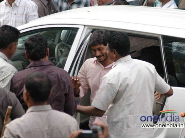 విదేశాల్లోని ఆర్థిక లావాదేవీల గురించి చెప్పండి