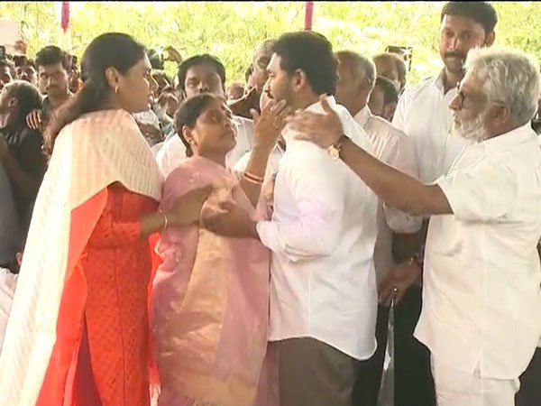 ప్రజల నుంచి మేనిఫెస్టో, కేవలం రెండు పేజీల మేనిఫెస్టో