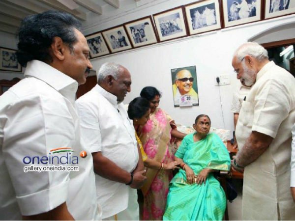 రాజకీయాలు లేవు