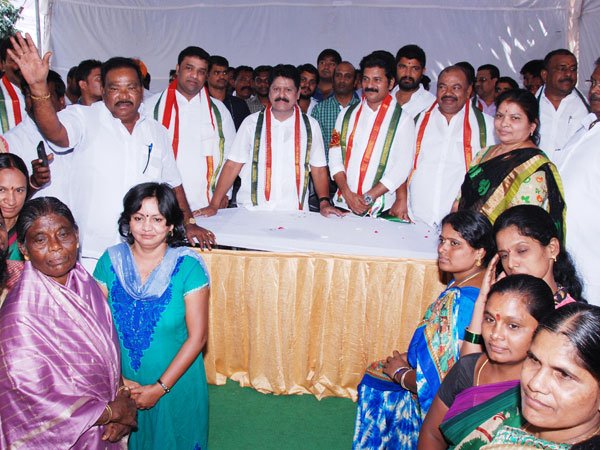 కాంగ్రెస్ నేతల సమావేశంలో రేవంత్ రెడ్డి