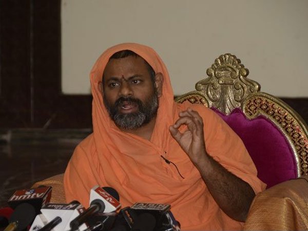 భగవద్గీత చదువుతాం, రెండూ తెలుసు