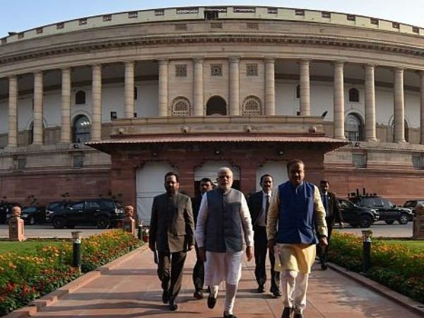 ఆధార్ పైన కేంద్రం ఆలోచన
