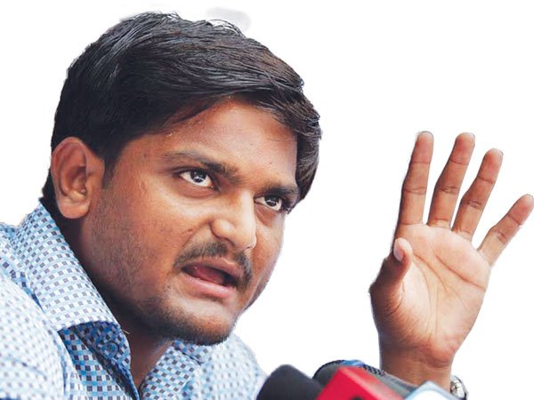 అటు హార్దిక్ పటేల్ రోడ్ షో