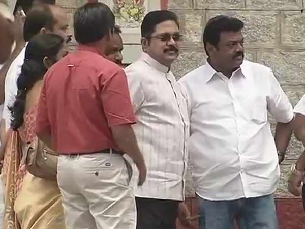 టార్గెట్ శశికళ