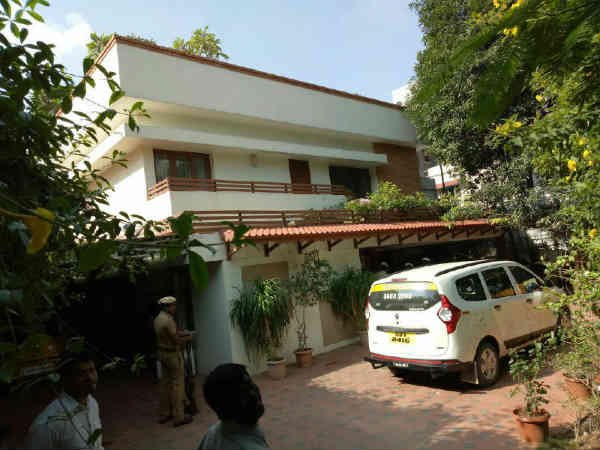 అన్నాడీఎంకే ప్రభుత్వం !