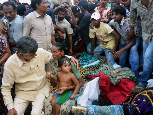 హుదుద్ వచ్చినప్పుడు ఇక్కడే ఉన్నారు