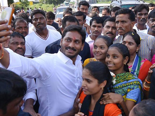 పాదయాత్రకు వెళ్లవద్దని