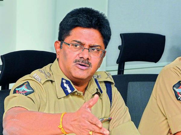 ఏం చేస్తున్నారు?