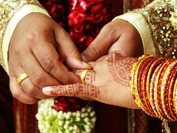 పిల్లలు పుట్టగానే భర్తతో విడాకులు