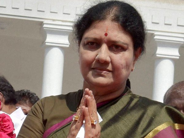 పలు ప్రాంతాల్లో సోదాలు, వేల కోట్ల ఆస్తులు