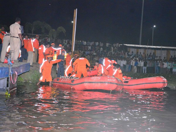 స్పీడ్ బోటుకు మాత్రమే అనుమతులు కోరారు