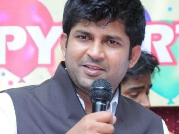 విమర్శలు చేసి పారిపోతాడు