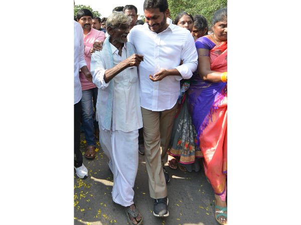 జగన్ను సీఎంను చేస్తే 45 ఏళ్లకే పింఛన్