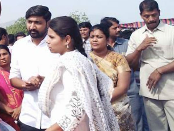 నారాయణకు అఖిల ఫోన్