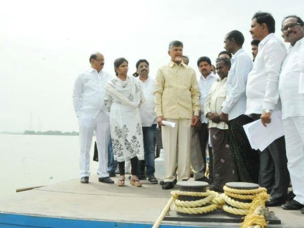 భ్రమల్లో పెట్టిన ప్రభుత్వం