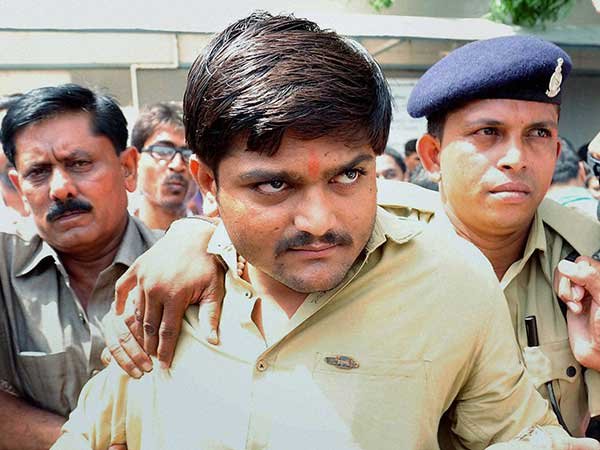 మీ స్వేచ్ఛకు భంగం కలిగించే హక్కు లేదు