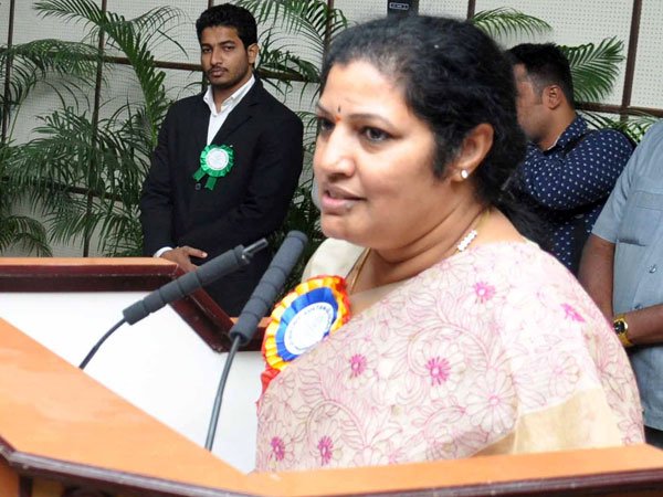 పురందేశ్వరితో భేటీ