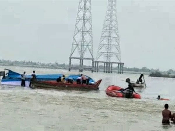 బోటు ప్రమాదంపై ఏడుగురిపై వేటు