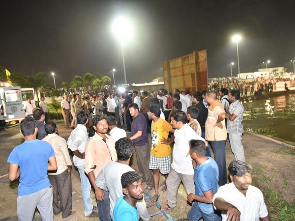 ఐఎఎస్ అధికారులున్నా చర్యలు