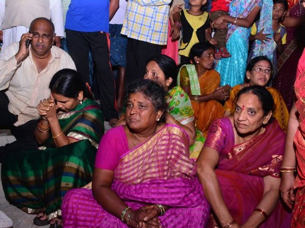 లైసెన్స్ లేని బోటులో బాబు, లోకేష్ ప్రయాణిస్తారా