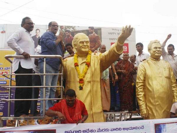 లక్ష్మీపార్వతి ఏ రాజమహల్ నుంచి వచ్చావు