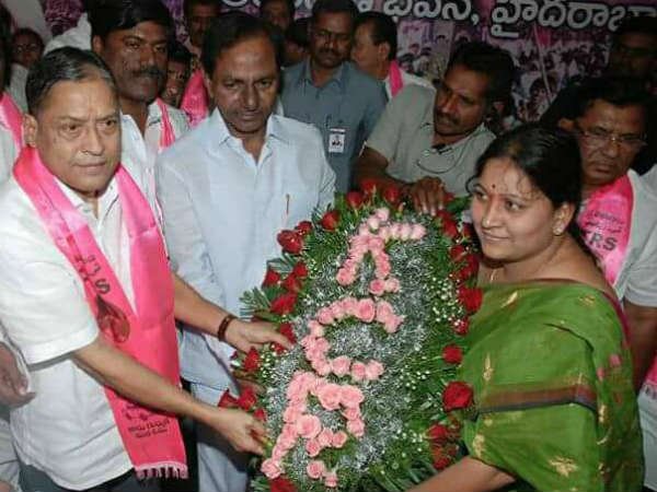 కవిత దూకుడు: