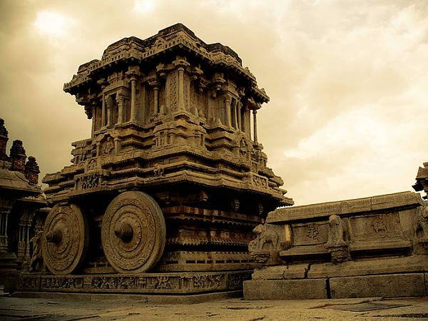 Pujari was involved in sex with Russian young woman in hampi temple Pujari was involved in sex with Russian young woman in hampi temple