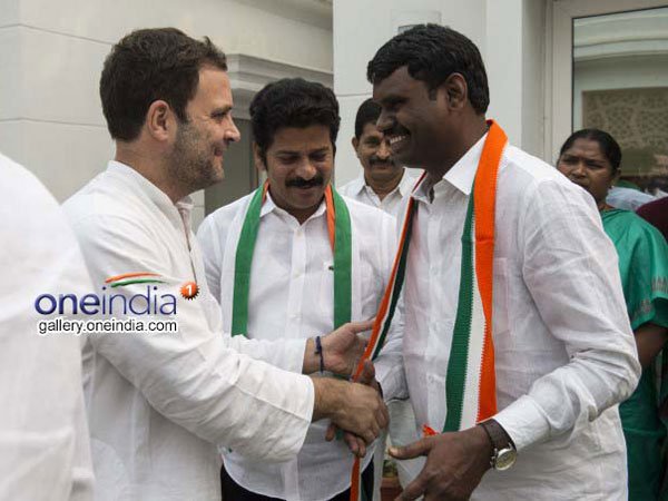 వేర్వేరుగా భేటీ అయ్యారు