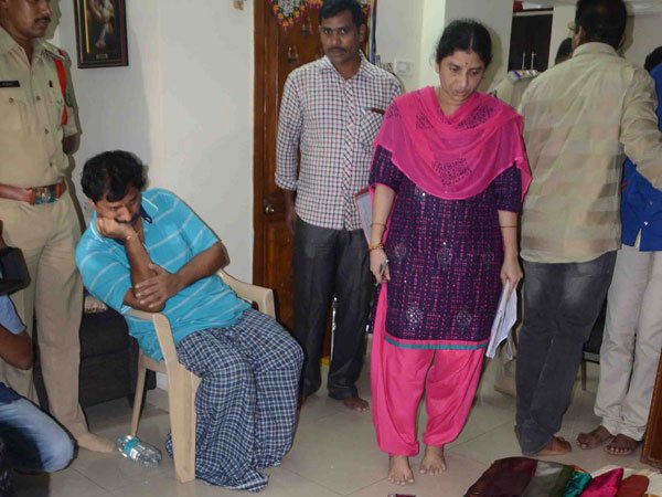 బంధువు పేరిట ఐదంతస్తుల భవనం