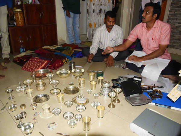విశాఖ భూకంభకోణంలో కీలక నిందితుడు