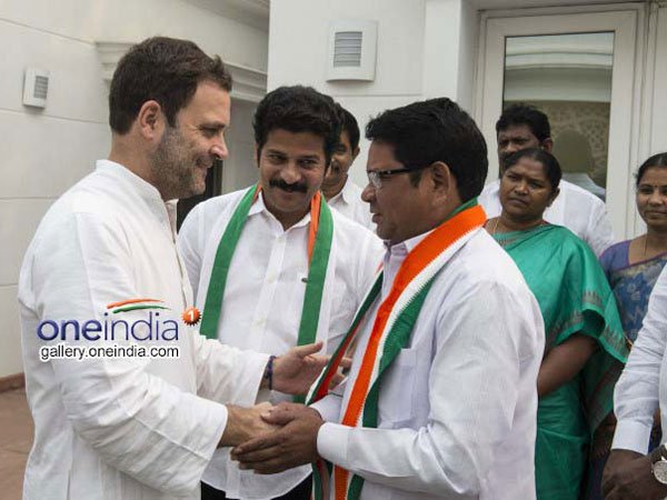 హామీతో వచ్చిన సీతక్క, వీరయ్య ఆందోళన