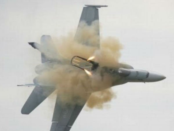 Aircraft and helicopter in mid-air crash near Waddesdon Aircraft and helicopter in mid-air crash near Waddesdon