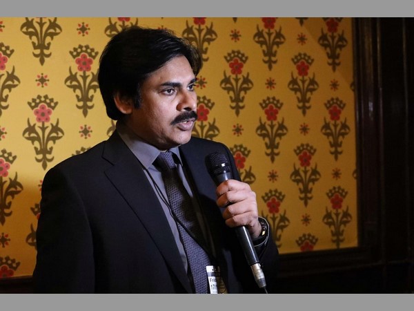 రామ్ గోపాల్ వర్మ వరుస పోస్టులు, పవన్ ఫ్యాన్స్కి ప్రశ్న
