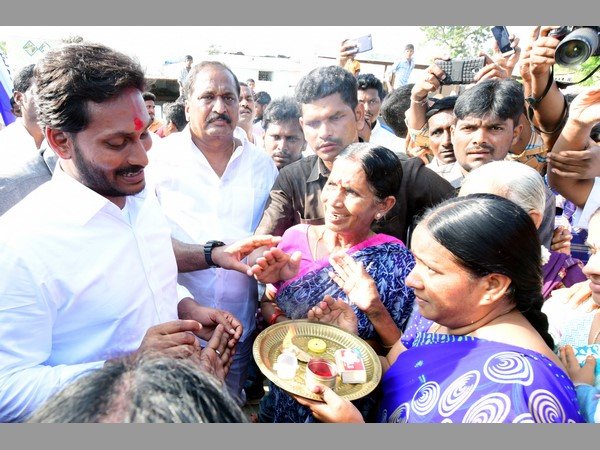 గుంటనక్కలకు సెల్యూట్ కొట్టేందుకు కాదు