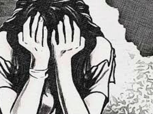 పోలీసుల కథనం ప్రకారం: