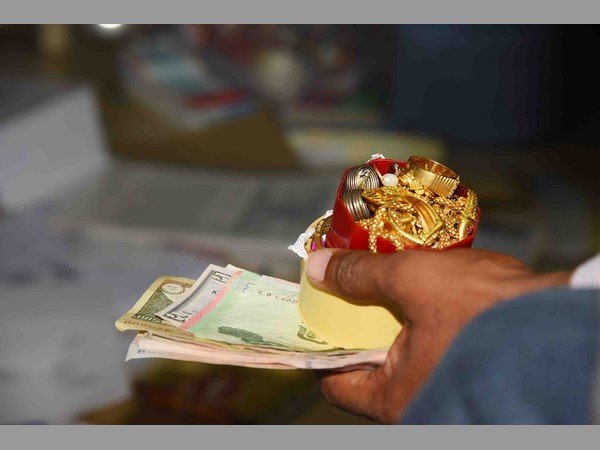 వందల జీతంతో మొదలై