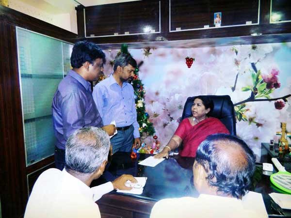 దళితుల ఇళ్లలో శుభకార్యానికి రారా?: