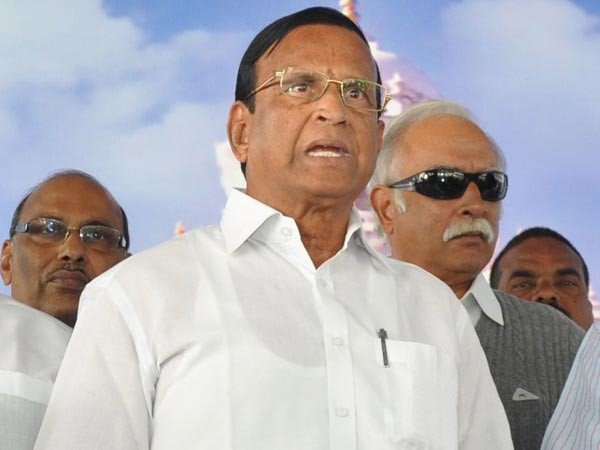 12 మందికి పదవులు
