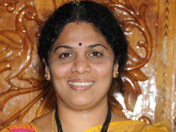 ప్రోటోకాల్ పాటించని అధికారులు