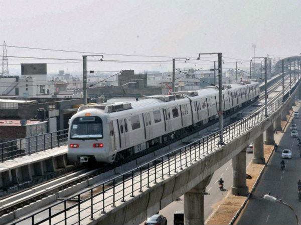 తొలి దశలో 20 రైళ్ళలో ప్రయాణం
