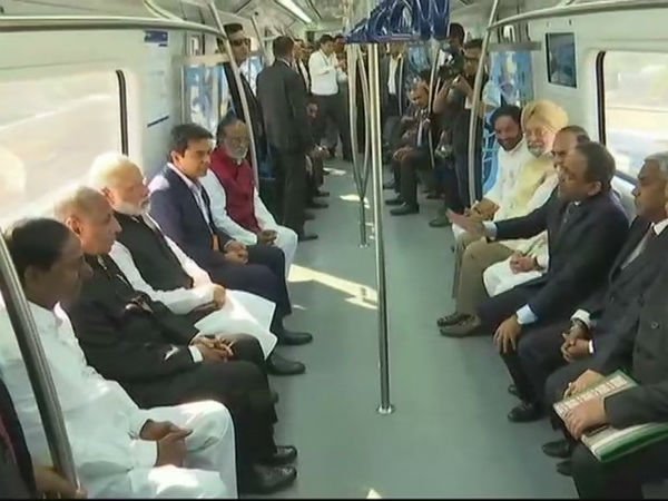 మెట్రోలో మోడీ వెంట వీరే