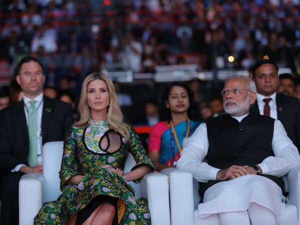 మోడీతో చప్పట్లు కొట్టించుకున్న ఇవాంకా
