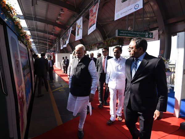 మెట్రోను కాదు దేశాన్ని ముందుకు నడపాలి..