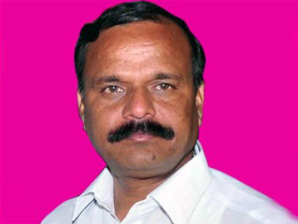 మునుగోడులో కూసుకుంట్ల, కర్నె మధ్య ఆధిపత్య పోరు