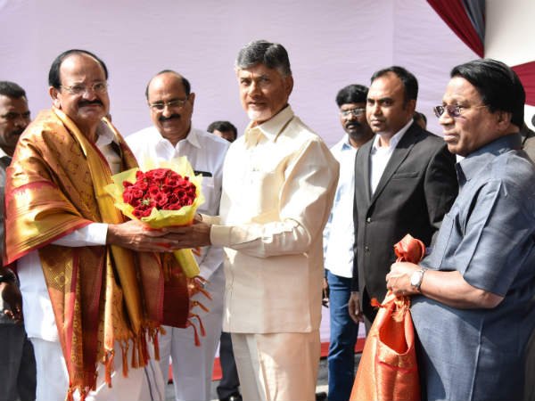 తరగతి గదిలోనే భవిష్యత్తు: వెంకయ్య