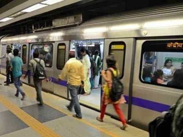 Shootout Near Delhi Metro Station Between Police And Gang Of Car Jackers, 5 Men Arrested Shootout Near Delhi Metro Station Between Police And Gang Of Car Jackers, 5 Men Arrested