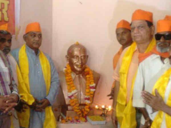 Hindu Mahasabha sets up Godse temple in MP’s Gwalior, sparks political controversy Hindu Mahasabha sets up Godse temple in MP’s Gwalior, sparks political controversy
